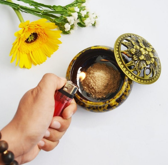 Xông trầm hương có tác dụng gì.png